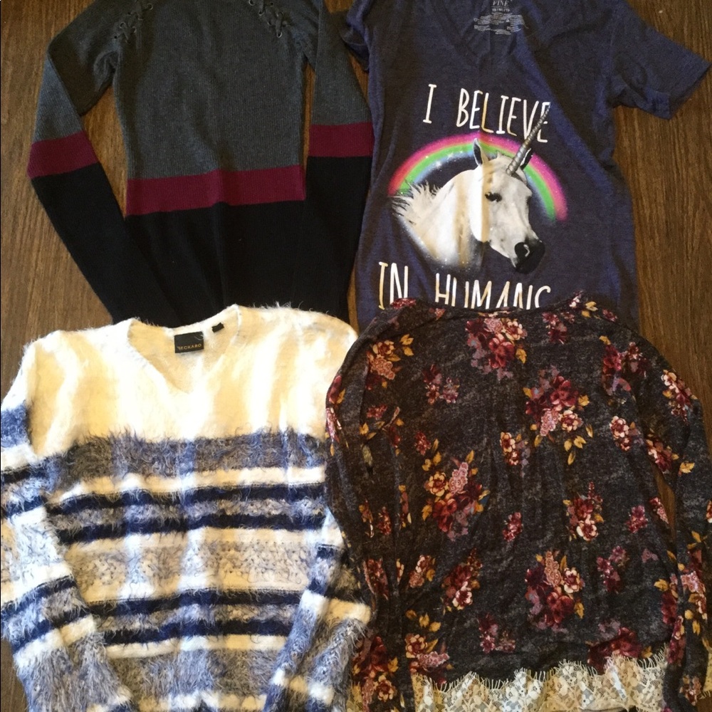 Lot of 4 juniors XS tops